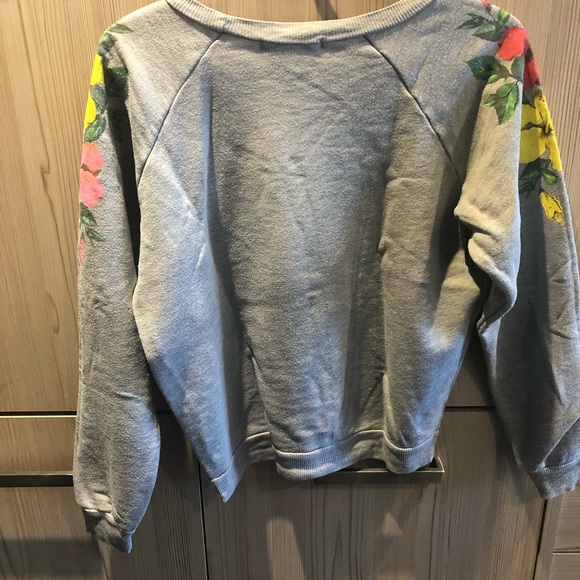 Wildfox cropped sweatshirt with flower detail - Picture 1 of 4